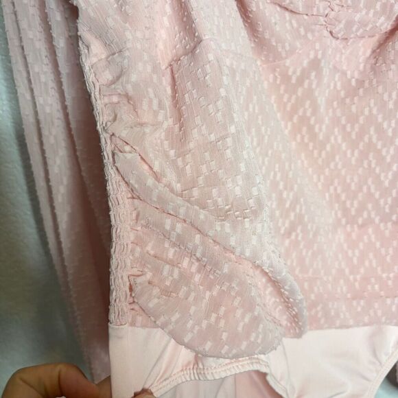 Showpo Womens Bodysuit Blouse Top Pink 16 Balloon Sleeve Ruched Swiss Dot - Picture 9 of 12